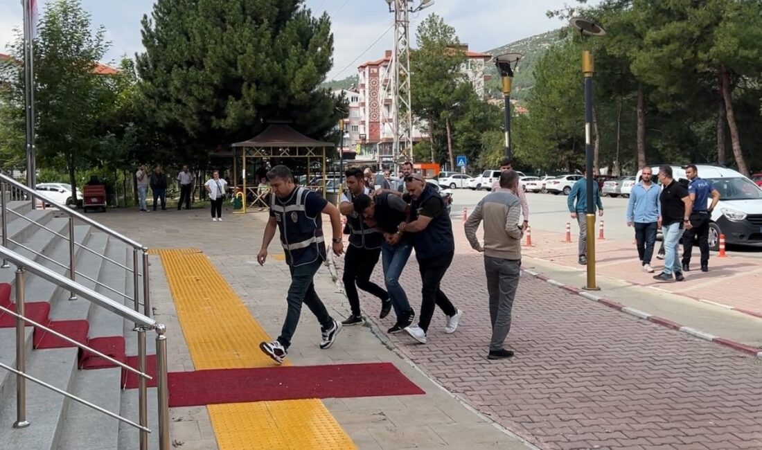Burdur'da aracının önünü keserek halasının oğlunu tüfekle öldüren ve aynı