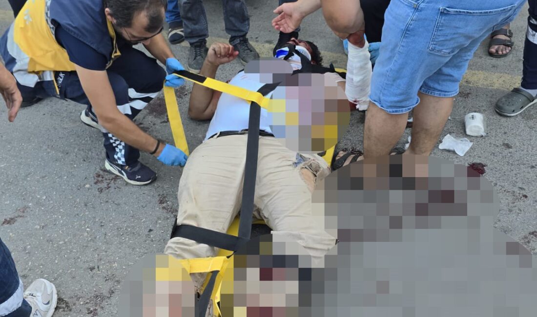  Aydın'ın İncirliova ilçesinde kamyonet ile motosikletin çarpışması sonucu meydana gelen