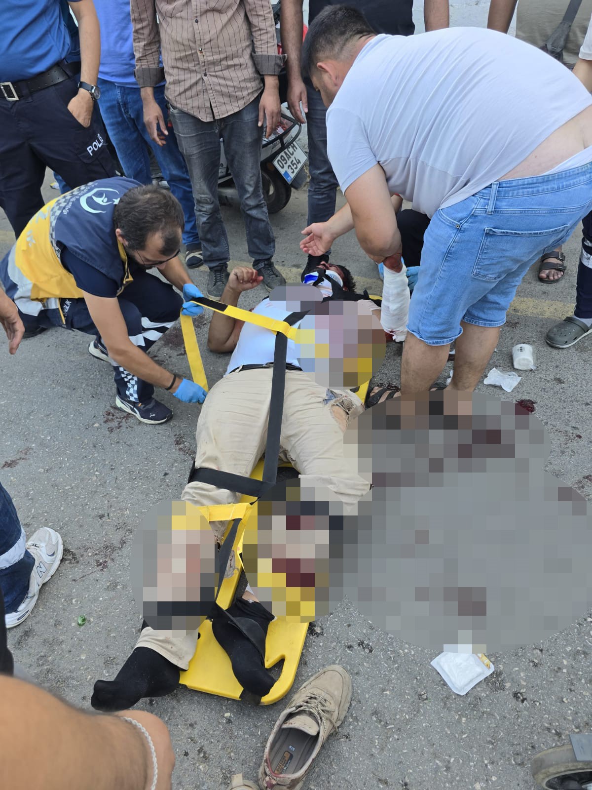  Aydın'ın İncirliova ilçesinde kamyonet ile motosikletin çarpışması sonucu meydana gelen