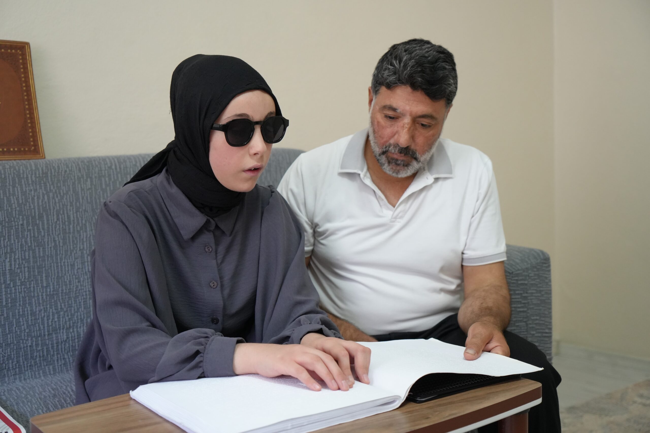 Gaziantep'te yaşayan Abdurrahman Esen, 14 yaşındaki görme engelli kızı Esma