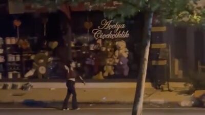 Elazığ’da bir kadın çiçekçi dükkanına taşla saldırdı. O anlar cep