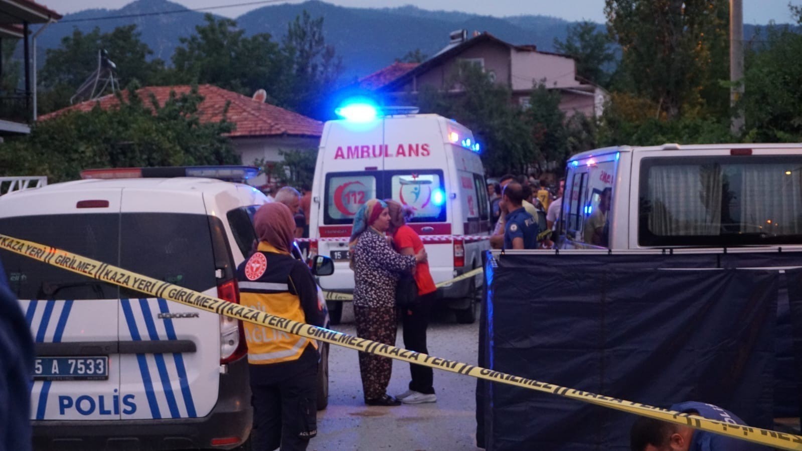  Burdur' da aralarında alacak verecek meselesi olan baba ve oğlunu