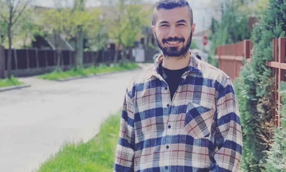 Manisa'nın Turgutlu ilçesinde yaşayan ve Türkiye'den yurtdışına tır ile çeşitli