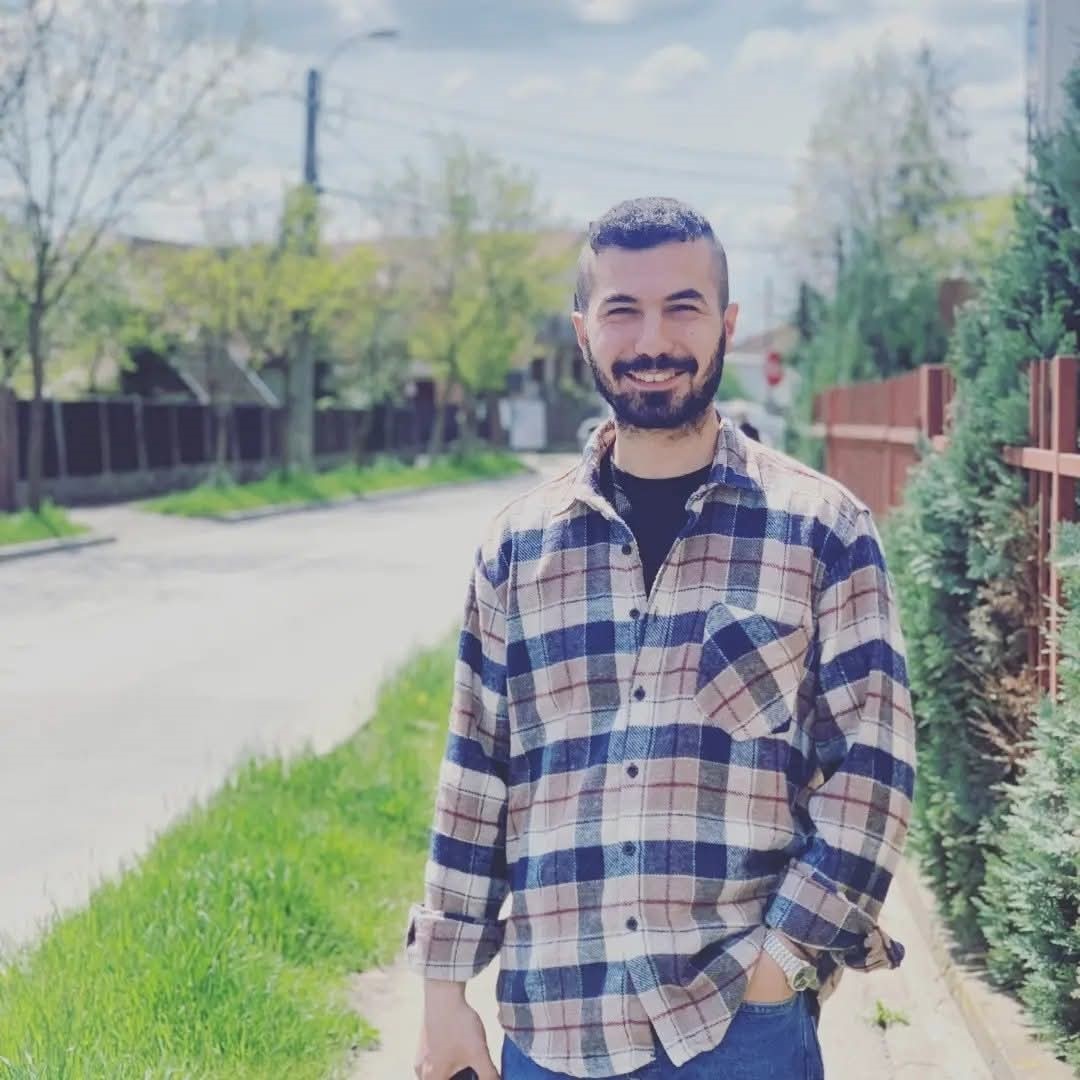 Manisa'nın Turgutlu ilçesinde yaşayan ve Türkiye'den yurtdışına tır ile çeşitli