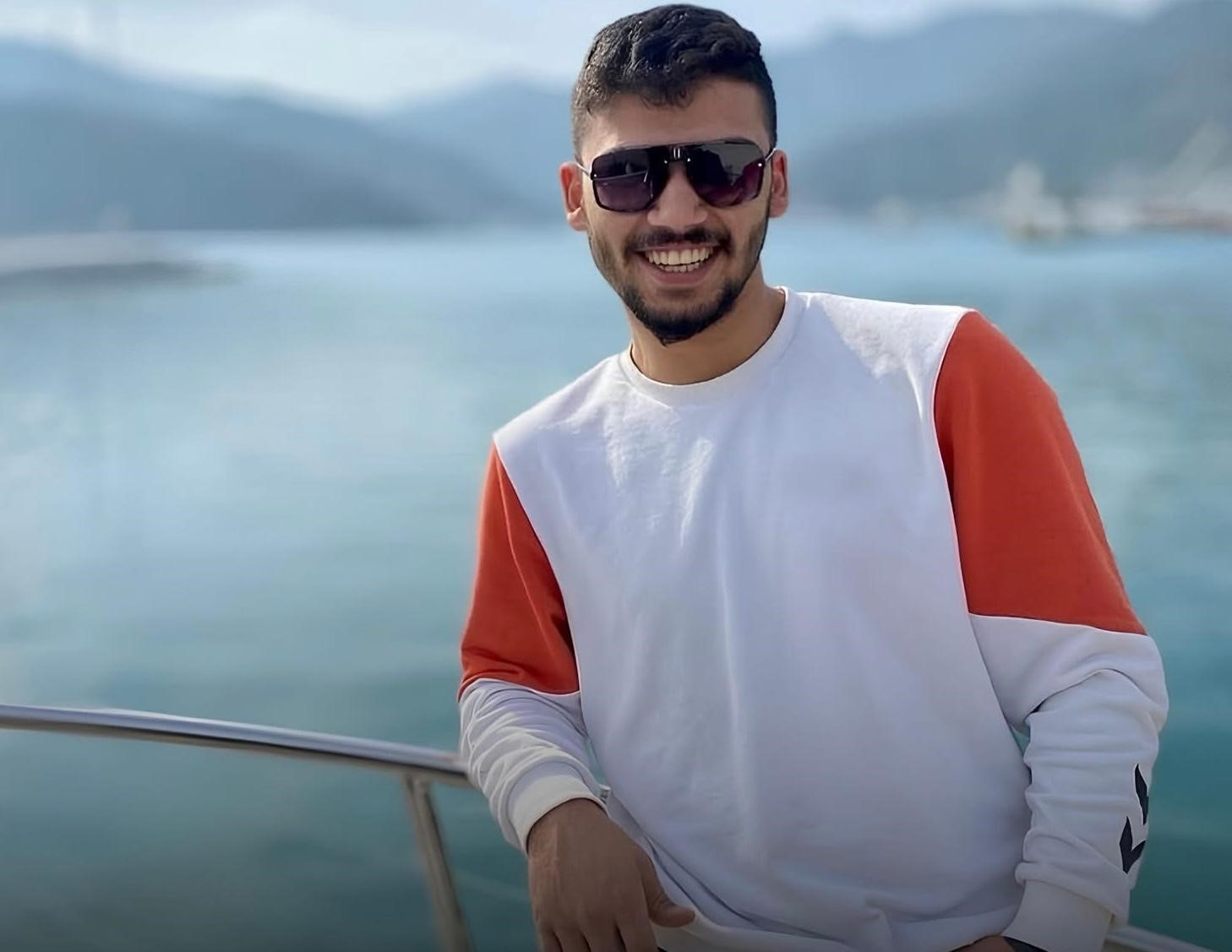Fethiye’de 23 yaşındaki Ömer Bayram Fidan, arkadaşı B.E.B.’nin evinde bıçaklanmış
