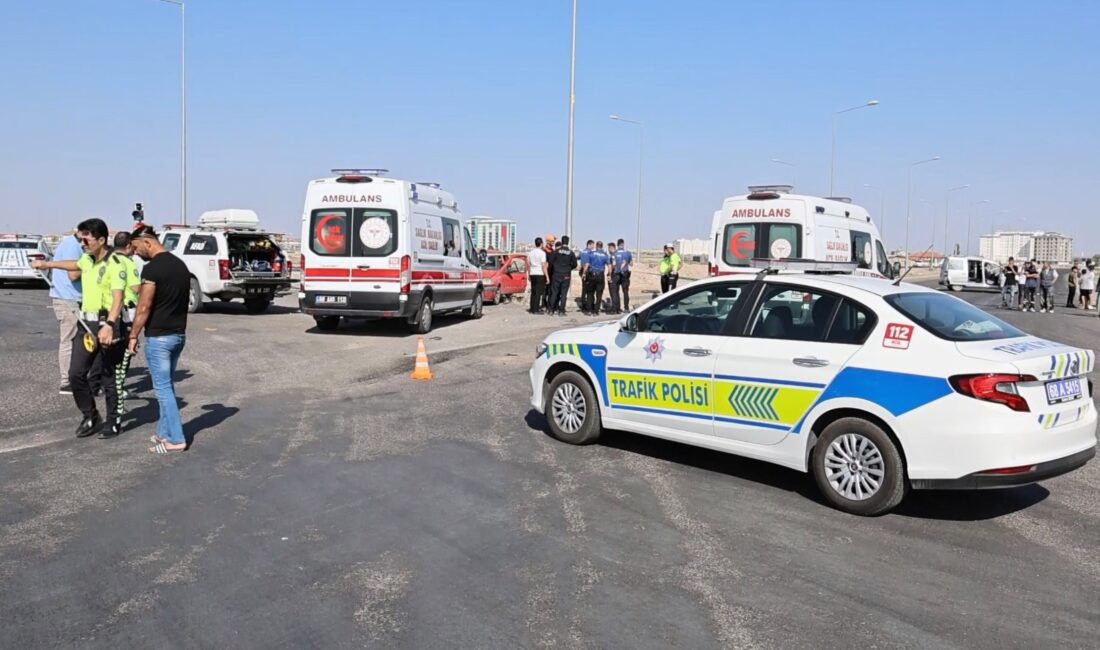 Aksaray’da sabah saatlerinde Yükseköğretim Kurumları Sınavı’na (YKS) öğrenci taşıyan iki