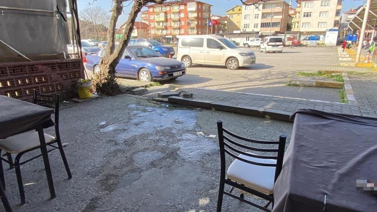 Kocaeli’nin Gölcük ilçesinde çay ocağında oturan kuzeni Muzaffer E.’yi silahla