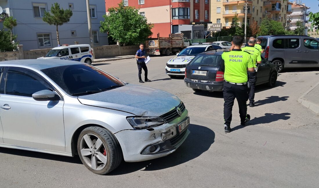 Karaman’da iki otomobilin çarpışması sonucu meydana gelen trafik kazasında 1