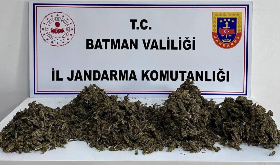 Batman'da 4 kilogram uyuşturucuyla yakalanan şüpheli tutuklandı.