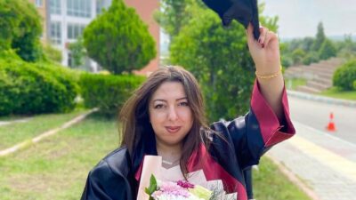 Doğuştan %95 ortopedik engele sahip olan Ferdane Özkale, tüm zorluklara