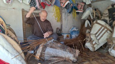 Çorum'un İskilip ilçesindeki son semer ustası olan 62 yaşındaki Recep