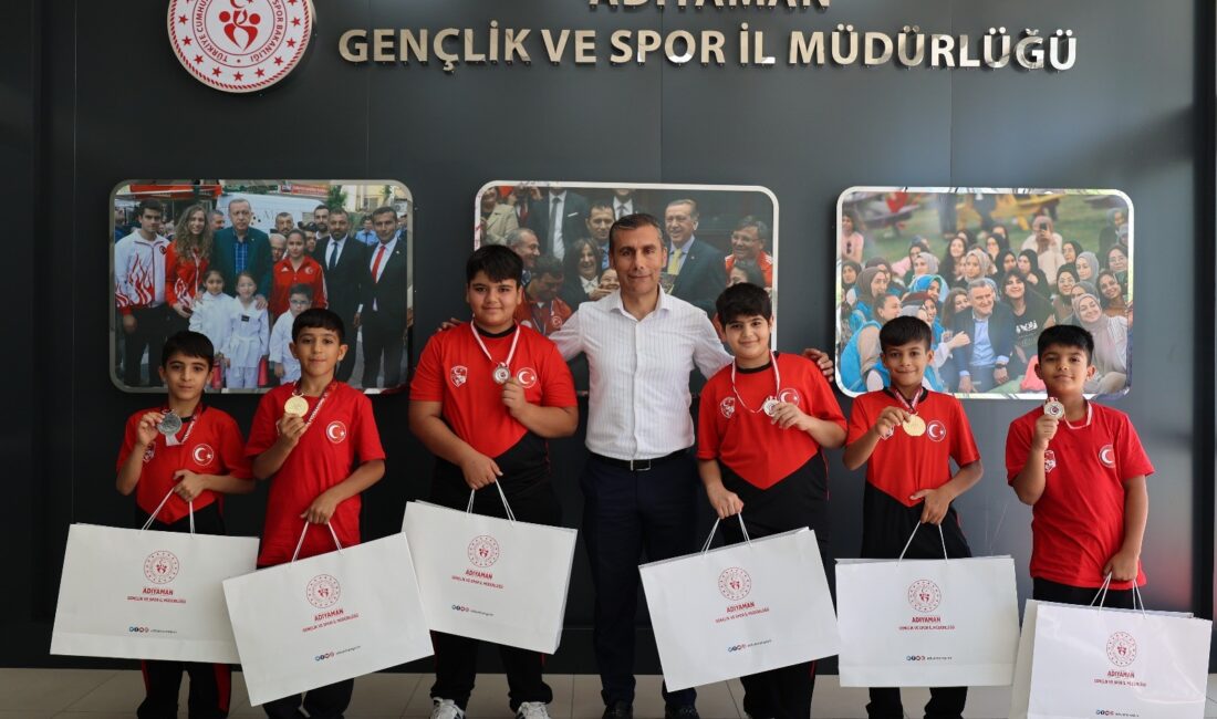 Adıyamanlı genç güreşçiler, Sivas'ta 6.500 sporcunun katılımıyla düzenlenen Türkiye Şampiyonası'nda