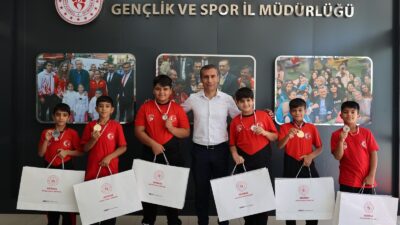 Adıyamanlı genç güreşçiler, Sivas'ta 6.500 sporcunun katılımıyla düzenlenen Türkiye Şampiyonası'nda