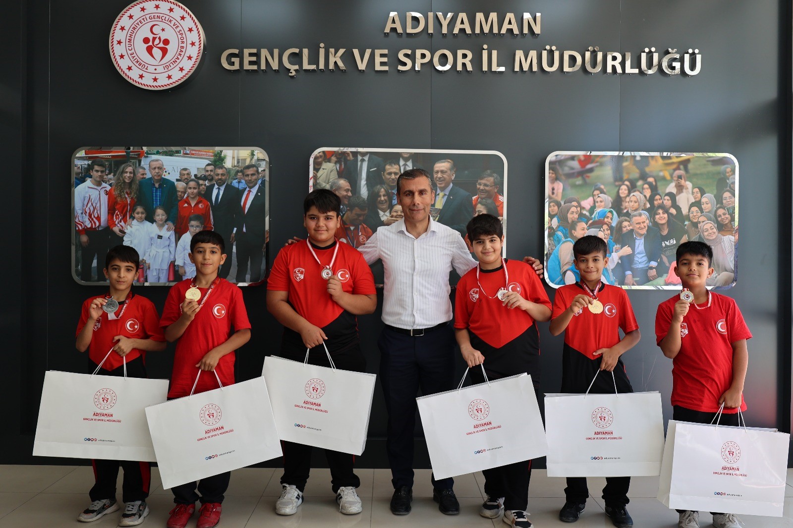 Adıyamanlı genç güreşçiler, Sivas'ta 6.500 sporcunun katılımıyla düzenlenen Türkiye Şampiyonası'nda