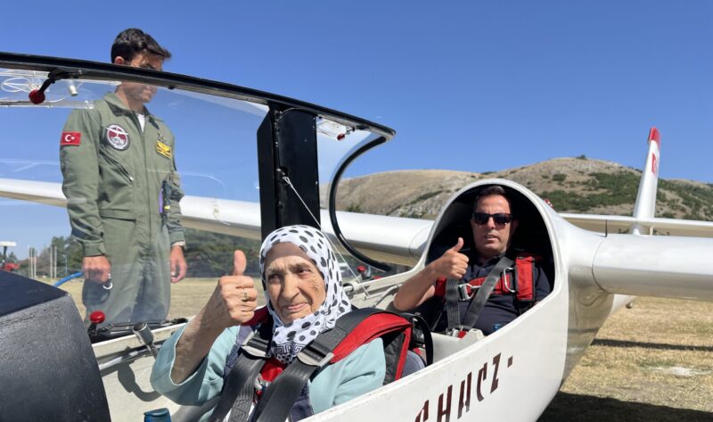 Bilecik'te bir huzurevinde yaşayan 83 yaşındaki Mürüvvet Dibsoy, "gençliğinizde ne