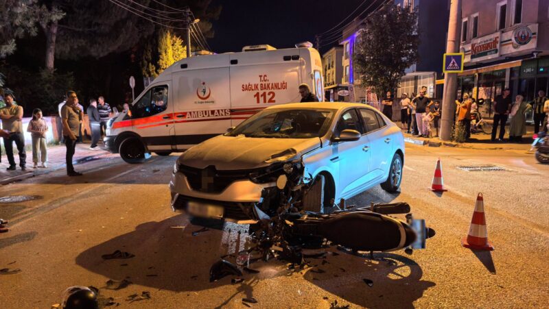 Bursa'nın İnegöl ilçesinde, bir otomobil ile motosikletin karıştığı trafik kazasında