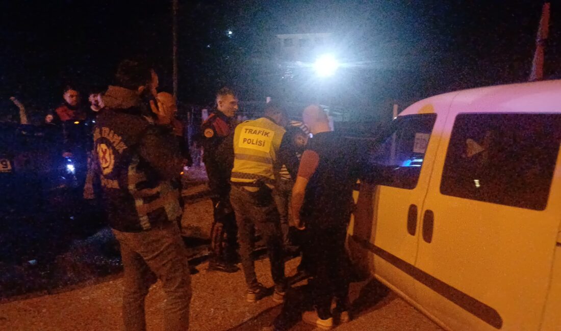 Çorum'da, polis ekiplerinin rutin uygulaması sırasında "dur" ihtarına uymayarak kaçan