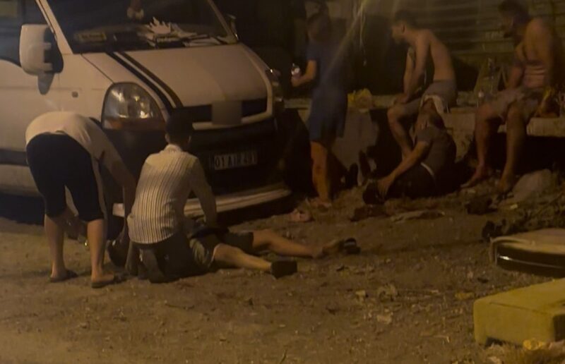Adana'da, bir arkadaş grubu arasında başlayan sözlü tartışma, kısa sürede