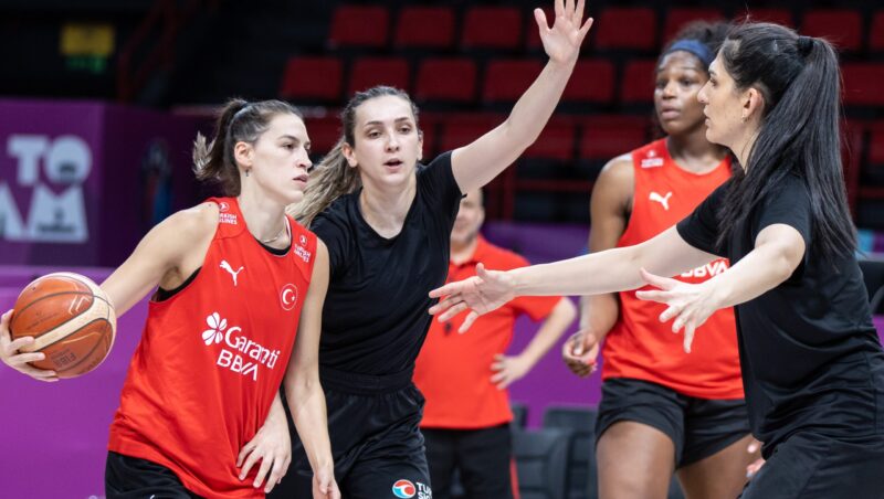 İstanbul'da gerçekleştirilen antrenmanla hazırlıklarını noktalayan A Milli Kadın Basketbol Takımı,