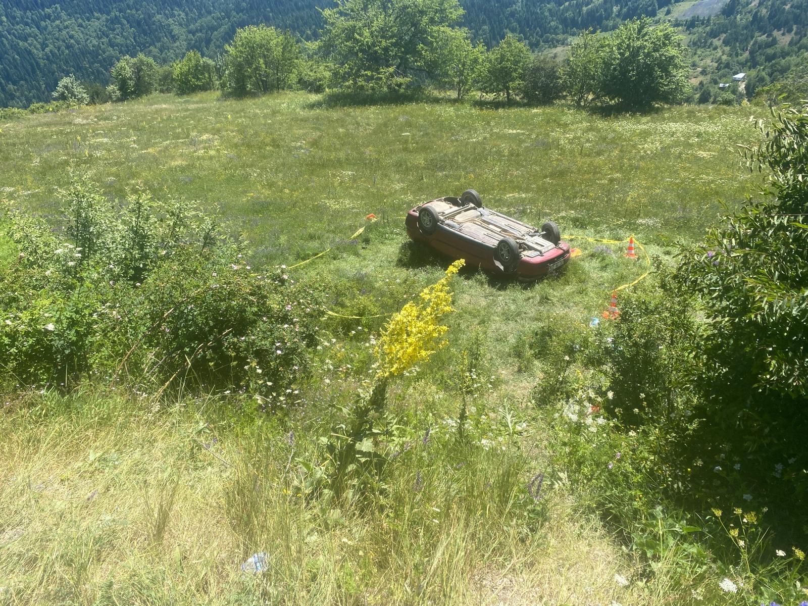  Kastamonu'da yoldan çıkan otomobilin uçuruma yuvarlandığı kazada 1 kişi öldü, 4