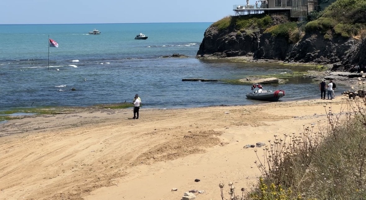 İstanbul Sarıyer'deki Kısırkaya Plajı'nda denize girerek kaybolan iki genci arama