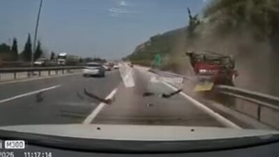 Kocaeli’nin Körfez ilçesinde cipin bariyerlere girip takla attığı anlar, araç