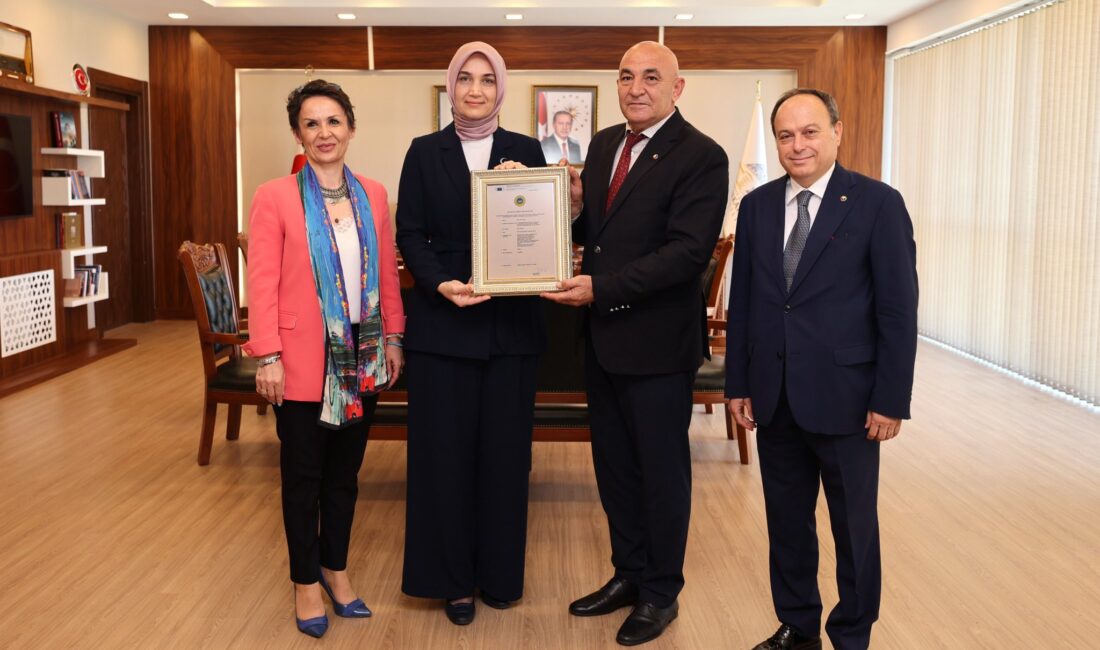 Afyonkarahisar Valisi Doç. Dr. Kübra Güran Yiğitbaşı, ATSO Başkanı Hüsnü