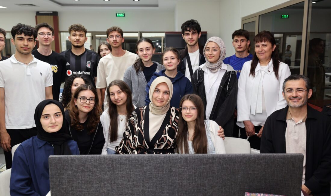 Vali Yiğitbaşı’ndan Gece Kütüphane Ziyareti: YKS Öğrencilerine Moral Desteği
