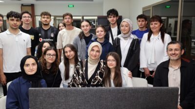 Vali Yiğitbaşı’ndan Gece Kütüphane Ziyareti: YKS Öğrencilerine Moral Desteği