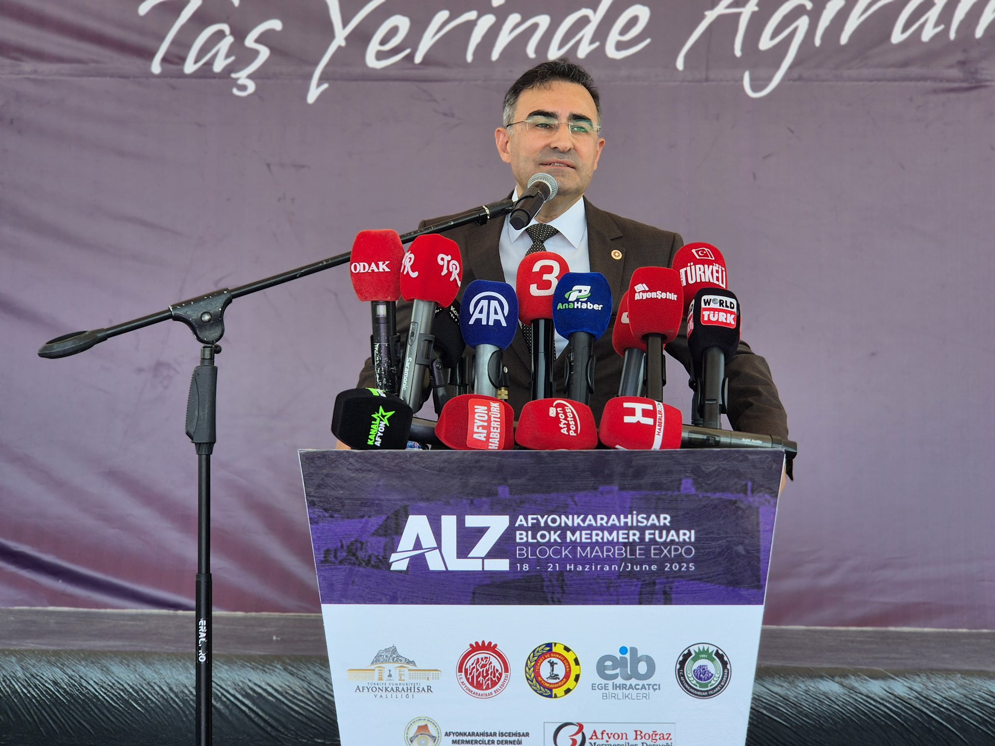 Afyonkarahisar’da bu yıl ilk kez düzenlenen Afyon Blok Mermer Fuarı