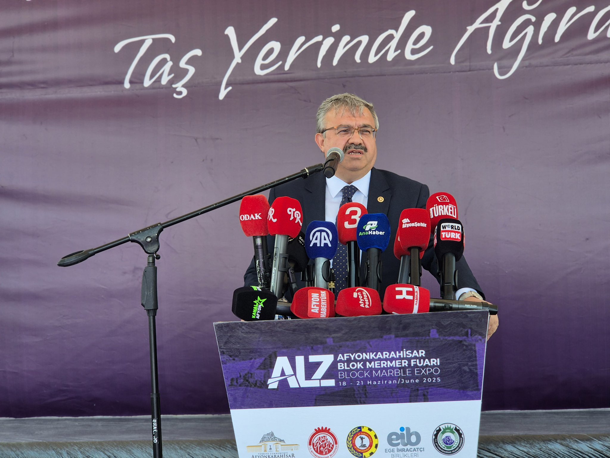Afyonkarahisar’da bu yıl ilk kez düzenlenen Afyon Blok Mermer Fuarı