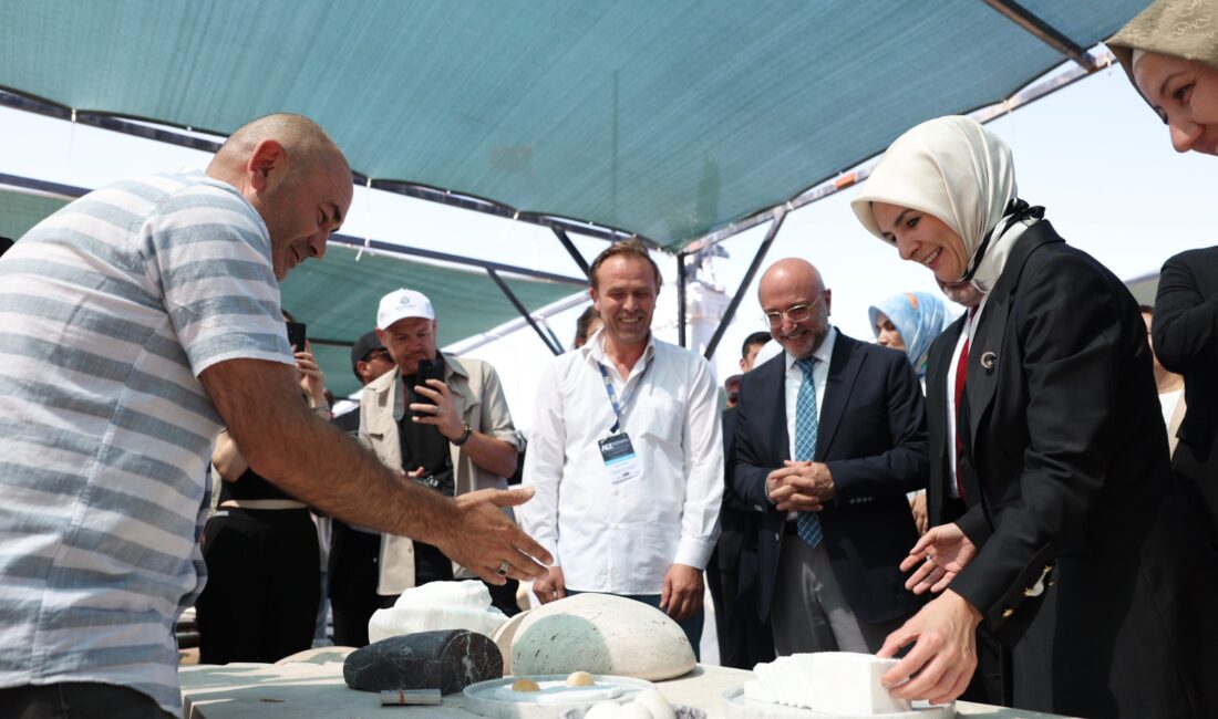   Aile ve Sosyal Hizmetler Bakanı Mahinur Özdemir Göktaş, Afyonkarahisar’da