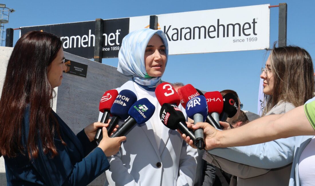  Afyonkarahisar Valisi Doç. Dr. Kübra Güran Yiğitbaşı, kentte düzenlenen