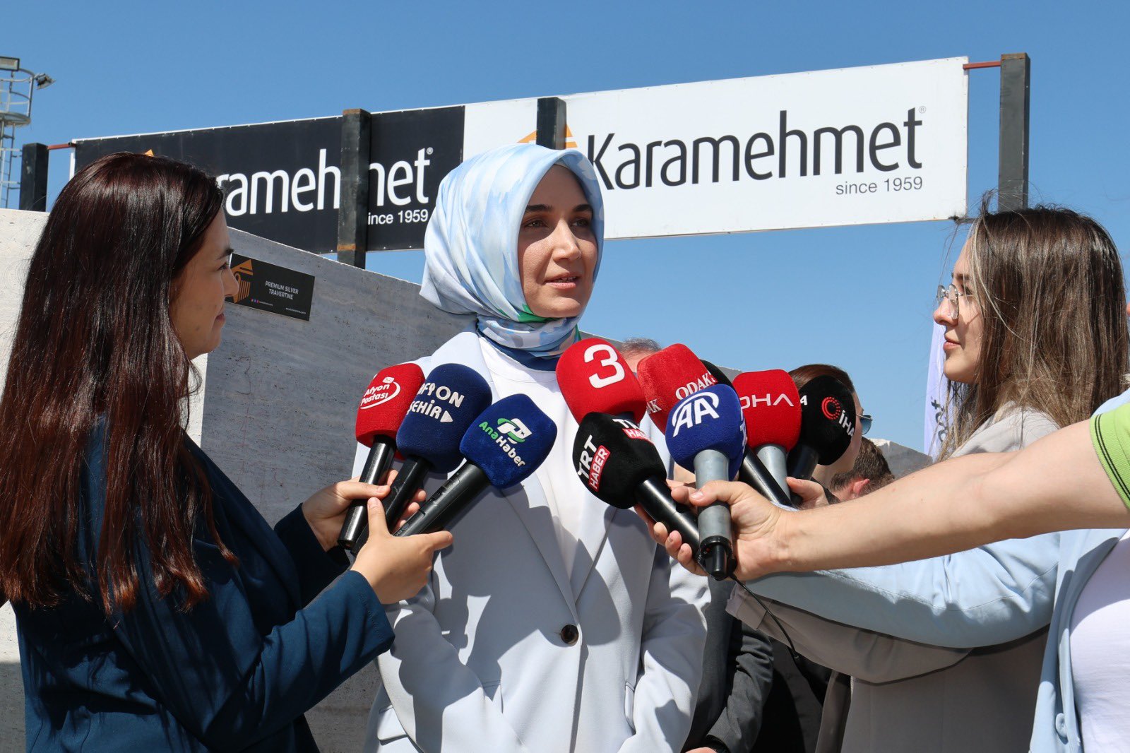   Afyonkarahisar Valisi Doç. Dr. Kübra Güran Yiğitbaşı, kentte düzenlenen