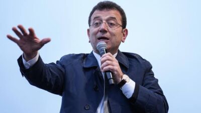 İstanbul Büyükşehir Belediye Başkanı Ekrem İmamoğlu, gazeteci İsmail Saymaz’a verdiği