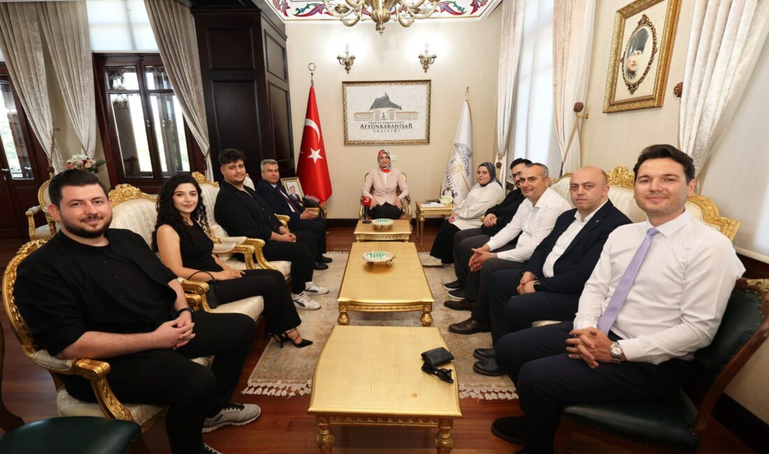 Afyonkarahisar Valisi Kübra Güran Yiğitbaşı, ilk kez basın kartı almaya