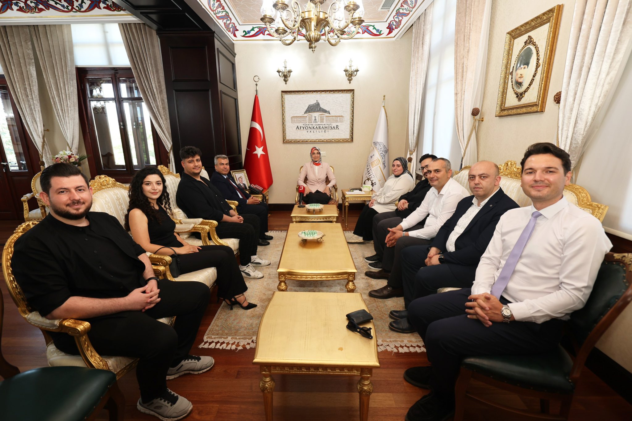 Afyonkarahisar Valisi Kübra Güran Yiğitbaşı, ilk kez basın kartı almaya