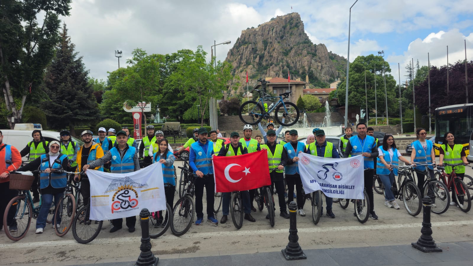 Afyonkarahisar Yeşilay Derneği ve Afyonkarahisar Bisiklet İl Temsilciliği iş birliğinde,