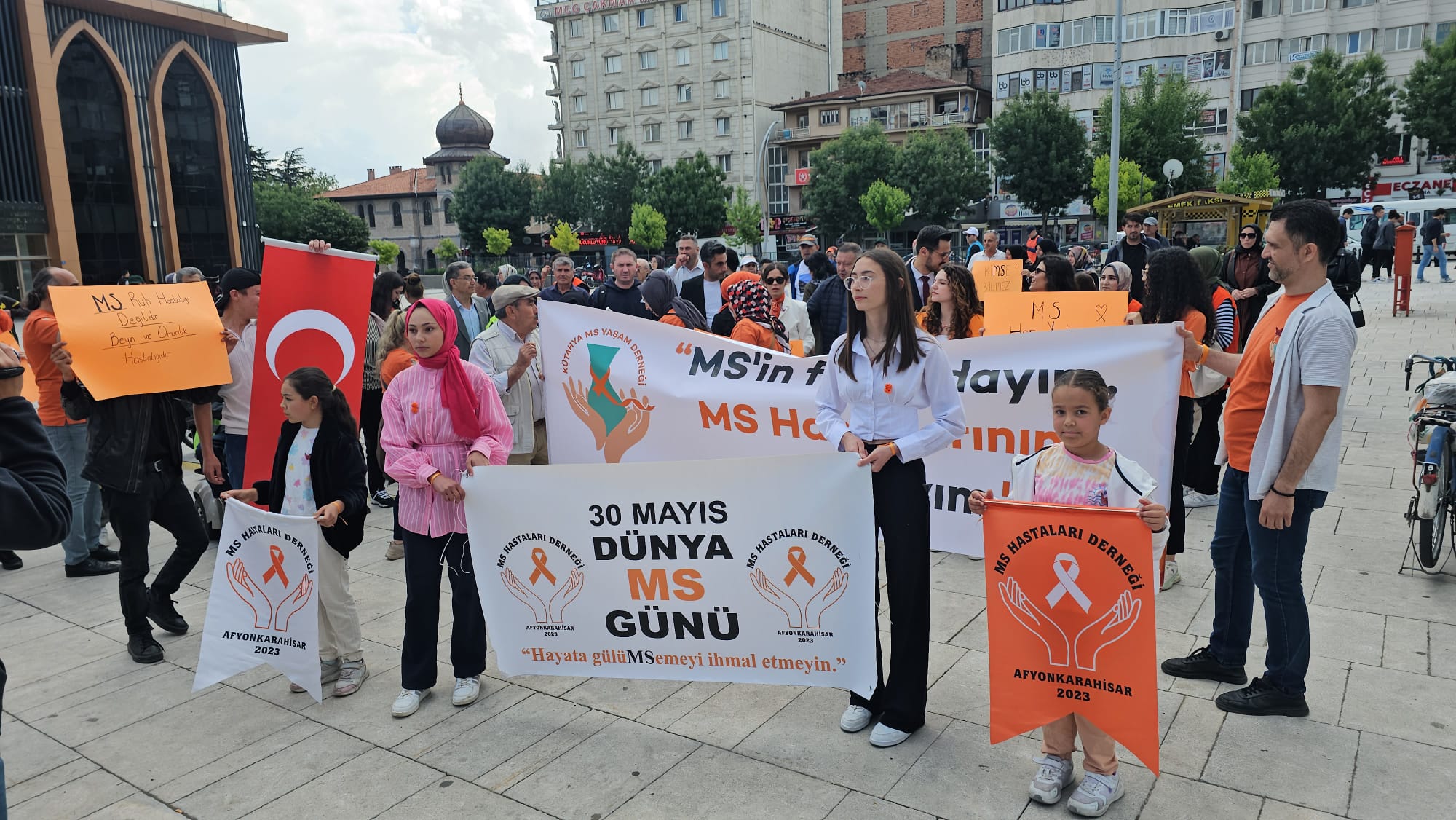 
Afyonkarahisar MS Hastaları Derneği tarafından, MS hastalığına dikkat çekmek amacıyla