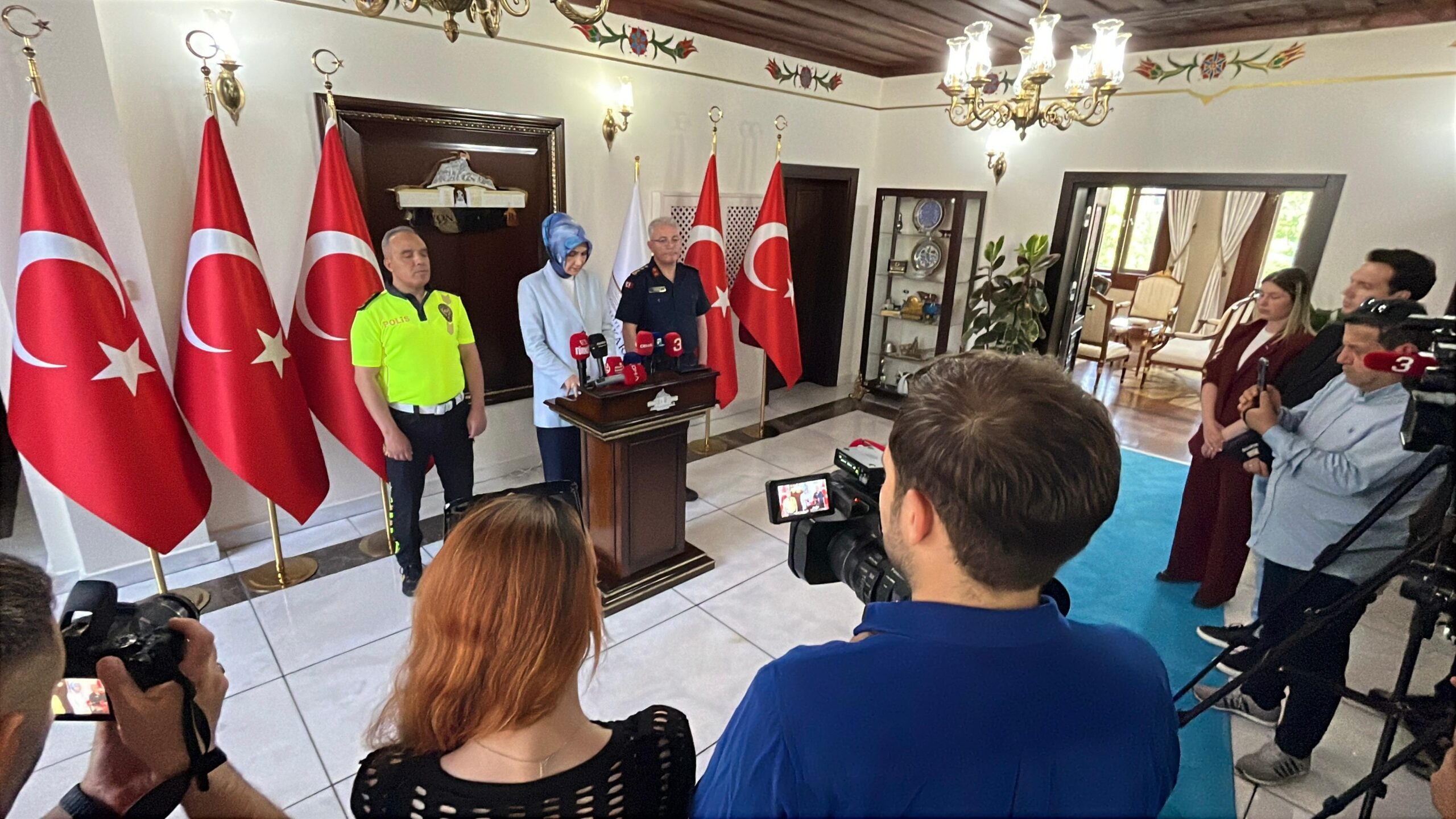 Afyonkarahisar Valisi Doç. Dr. Kübra Güran Yiğitbaşı, bazı basın kuruluşlarında