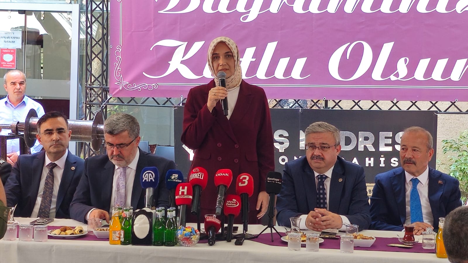 Afyonkarahisar'da Kurban Bayramı dolayısıyla Taş Medrese'de bayramlaşma programı düzenlendi.