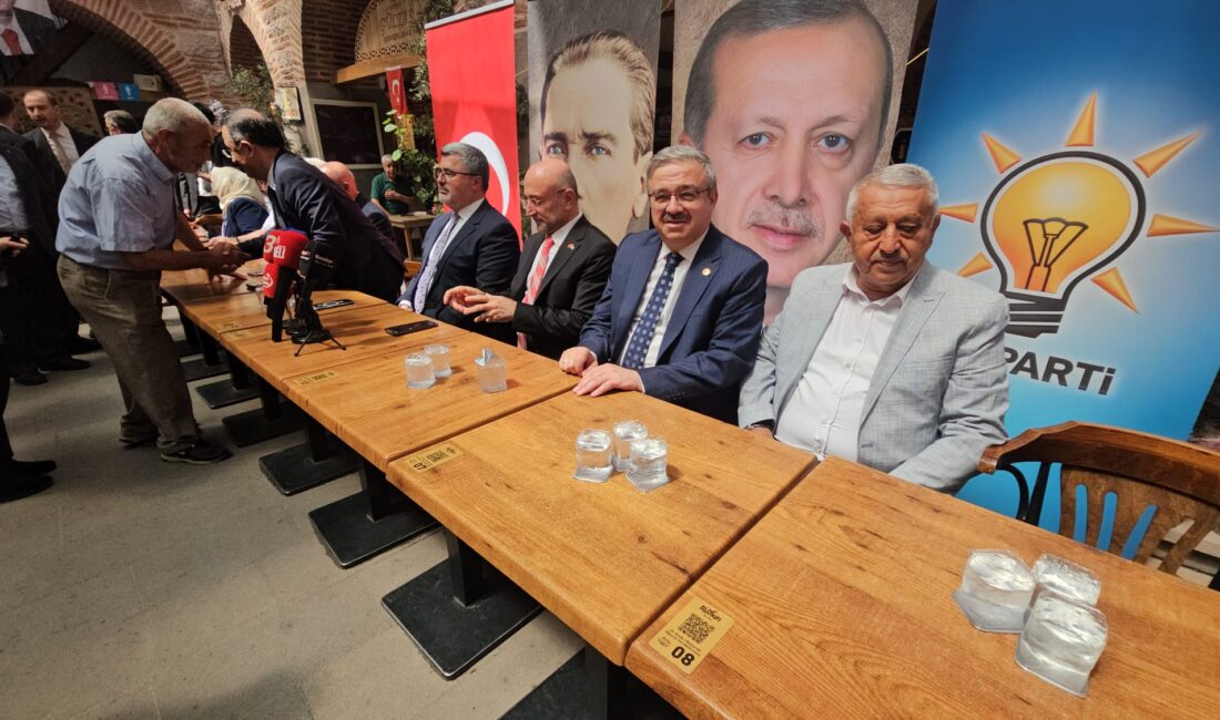 AK Parti Afyonkarahisar İl Teşkilatı, Kurban Bayramı dolayısıyla Taşhan’da bayramlaştı.