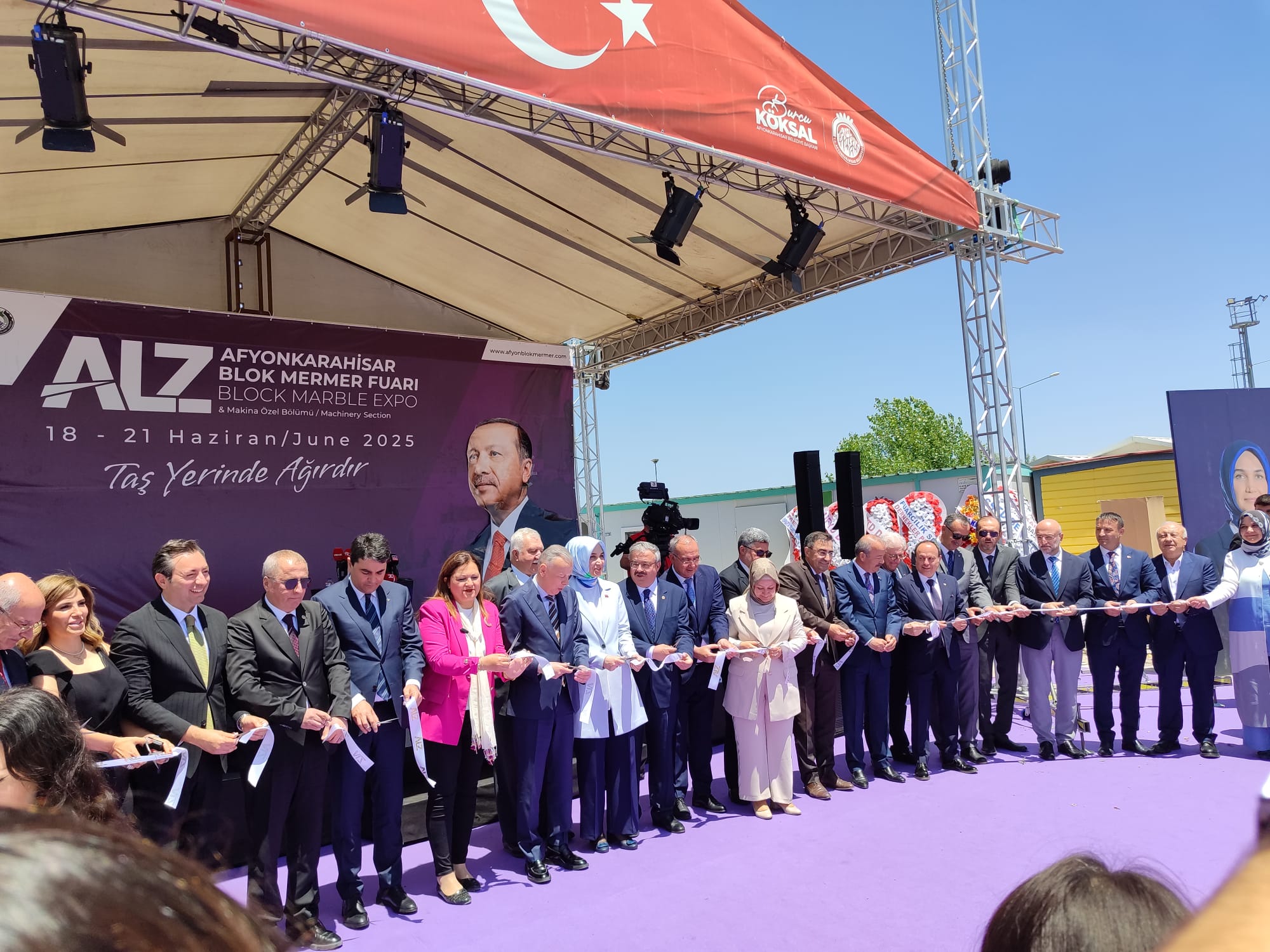 Afyonkarahisar’da düzenlenen Blok Mermer Fuarı, görkemli bir açılış töreniyle kapılarını