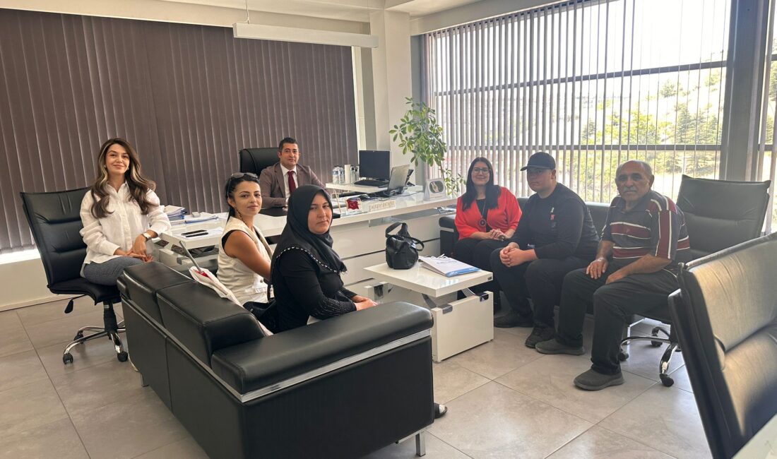 Afyonkarahisar’da yaşayan ve otizmli bir birey olan Ramazan Yılmaz, resim