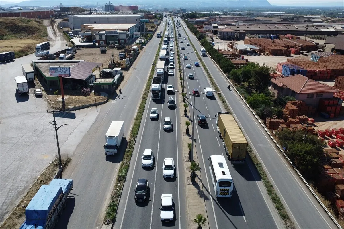  Kurban Bayramı tatilinin son gününde, İzmir-Ankara kara yolunun Manisa'dan geçen