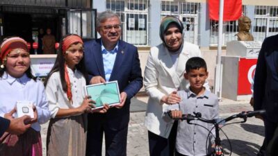 Afyonkarahisar’da 142 bin 592 öğrenci karnelerini alarak yaklaşık 3 ay