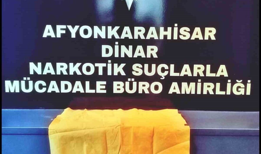 Afyonkarahisar’da uygulama noktasında durdurulan bir araçta 2 adet peçeteye emdirilmiş