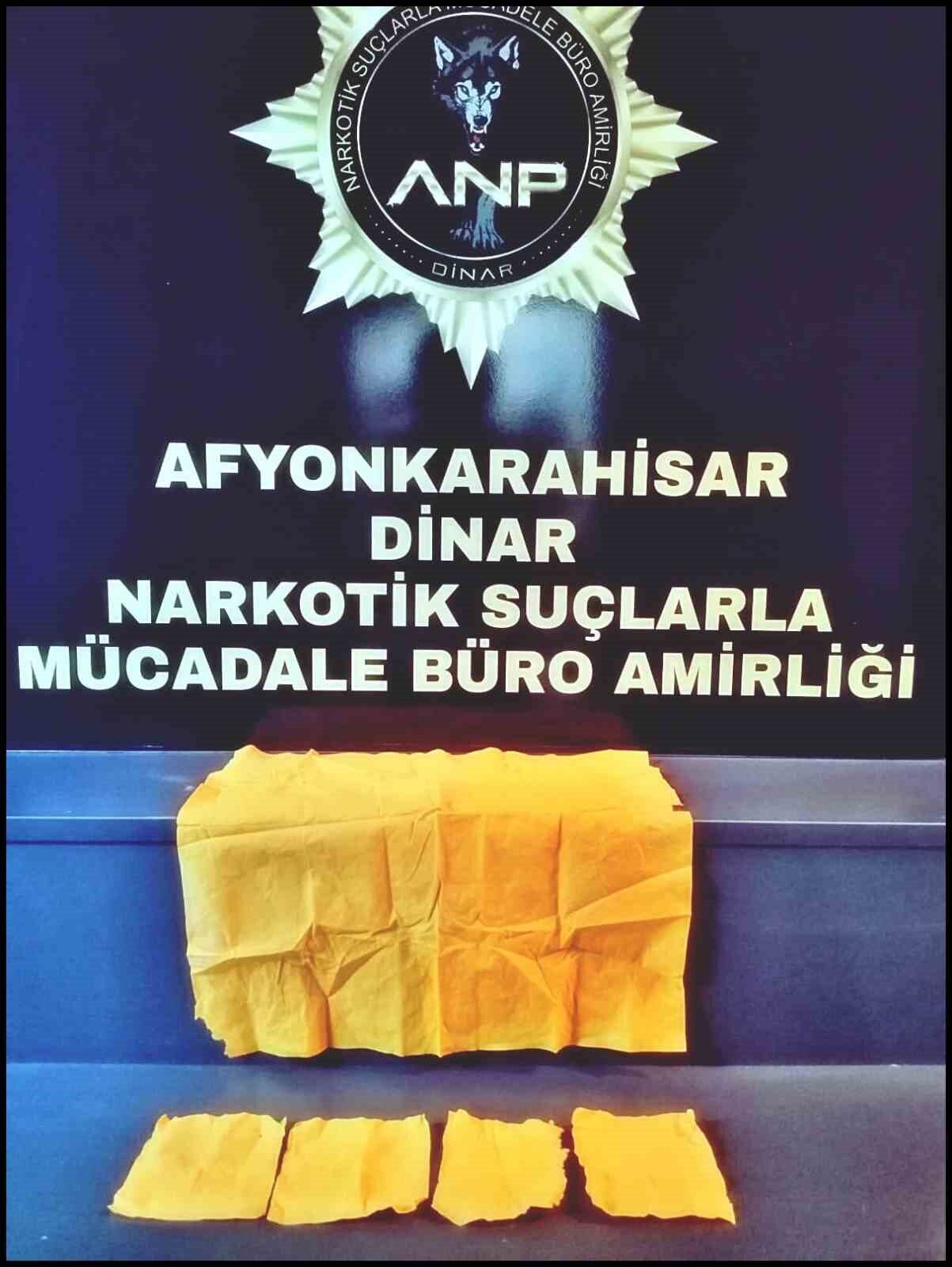 Afyonkarahisar’da uygulama noktasında durdurulan bir araçta 2 adet peçeteye emdirilmiş