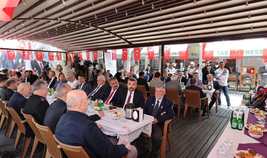 AFYONKARAHİSAR (AA) – Afyonkarahisar Valiliğince, Kurban Bayramı dolayısıyla bayramlaşma programı