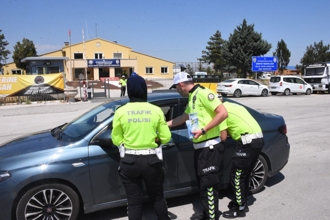 AFYONKARAHİSAR (AA) – Afyonkarahisar'da Kurban Bayramı tatili dolayısıyla yola çıkanlar